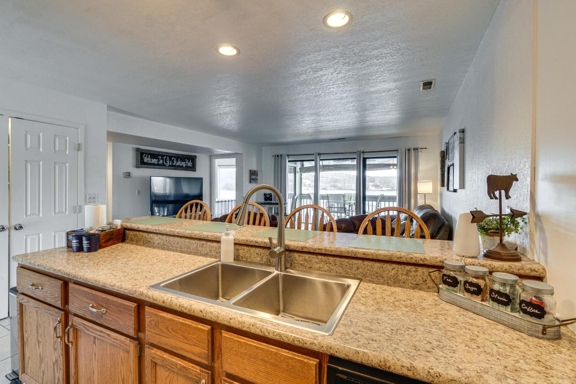 Modern Condo With Screened Balcony And Views! Osage Beach Esterno foto